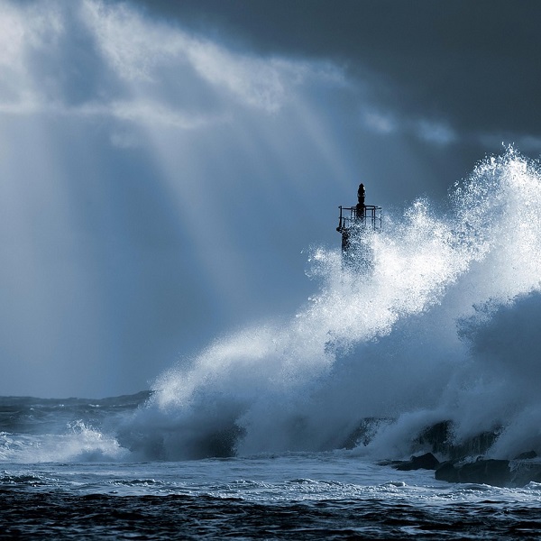 phare dans la tempête