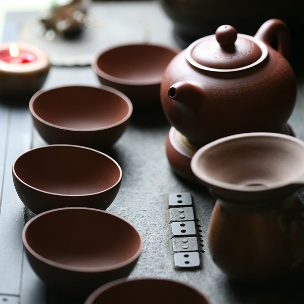 théière et bols de tisane