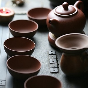 théière et bols de tisane